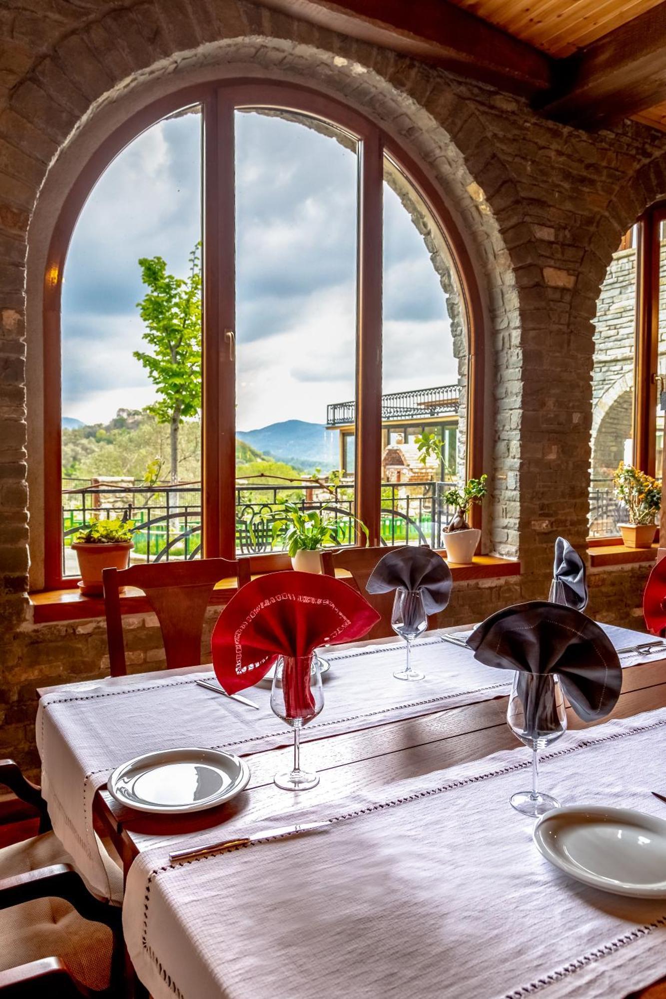 Hotel Restaurant Emblema Petrele Extérieur photo