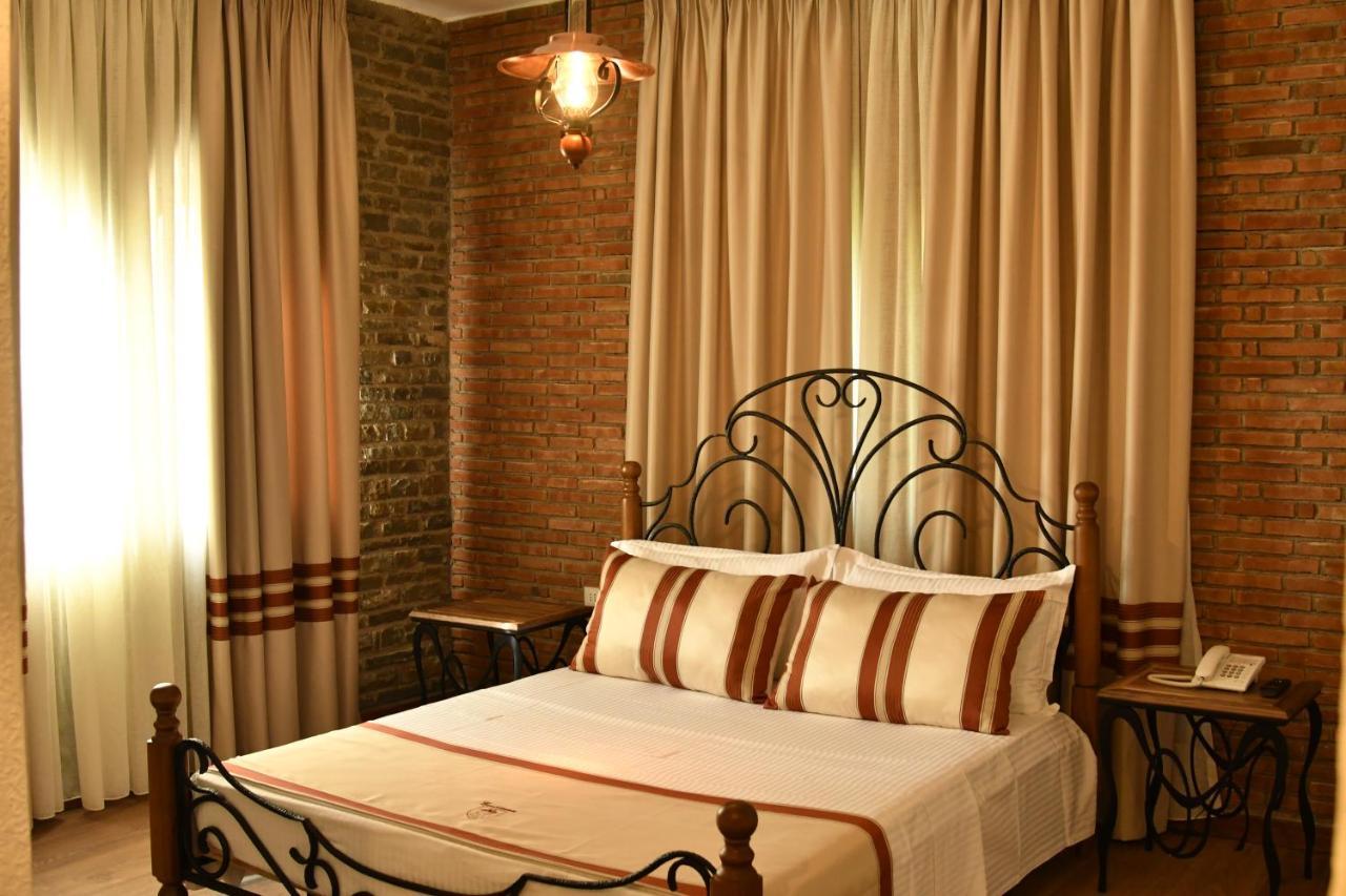 Hotel Restaurant Emblema Petrele Extérieur photo