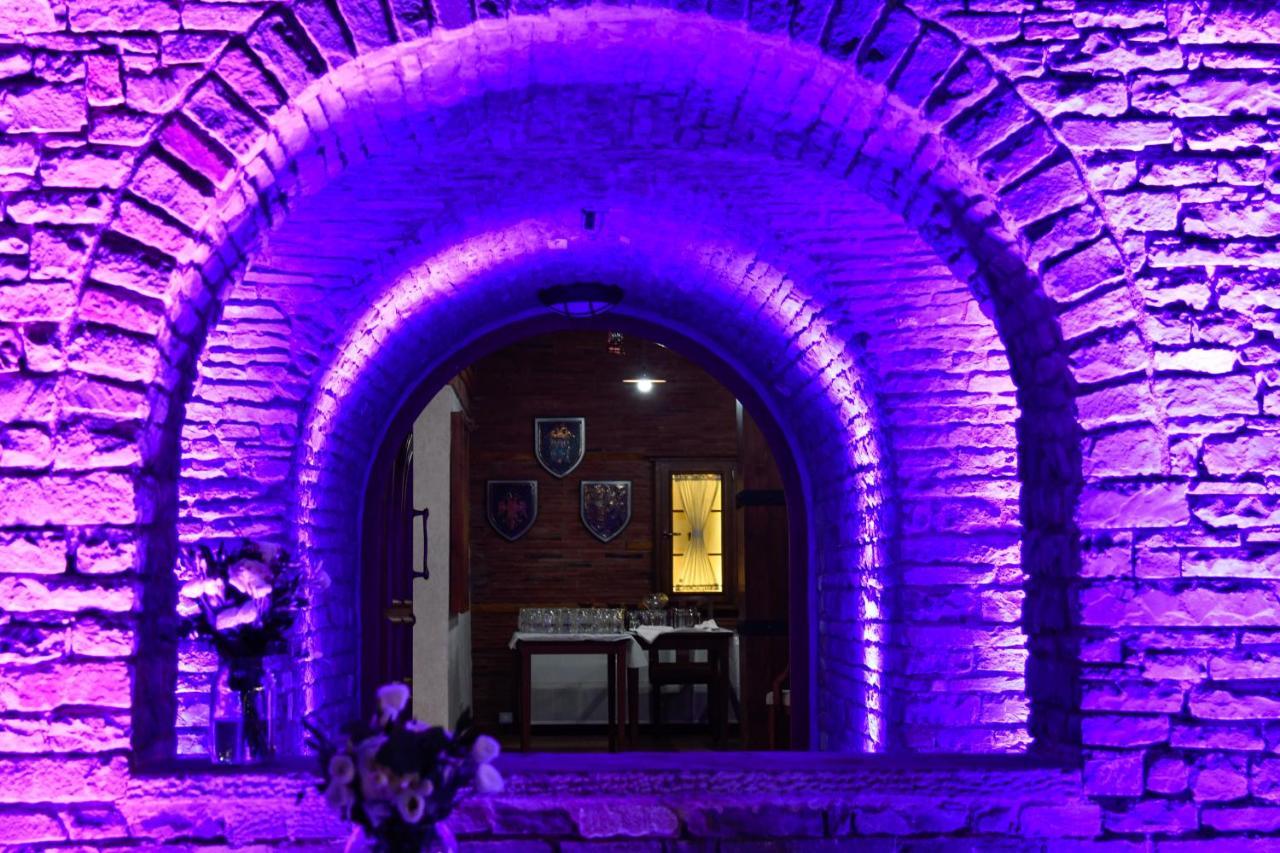 Hotel Restaurant Emblema Petrele Extérieur photo