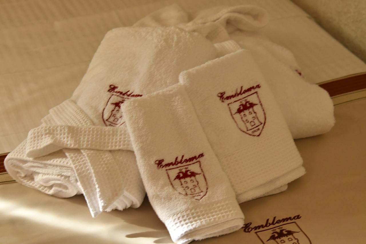 Hotel Restaurant Emblema Petrele Extérieur photo