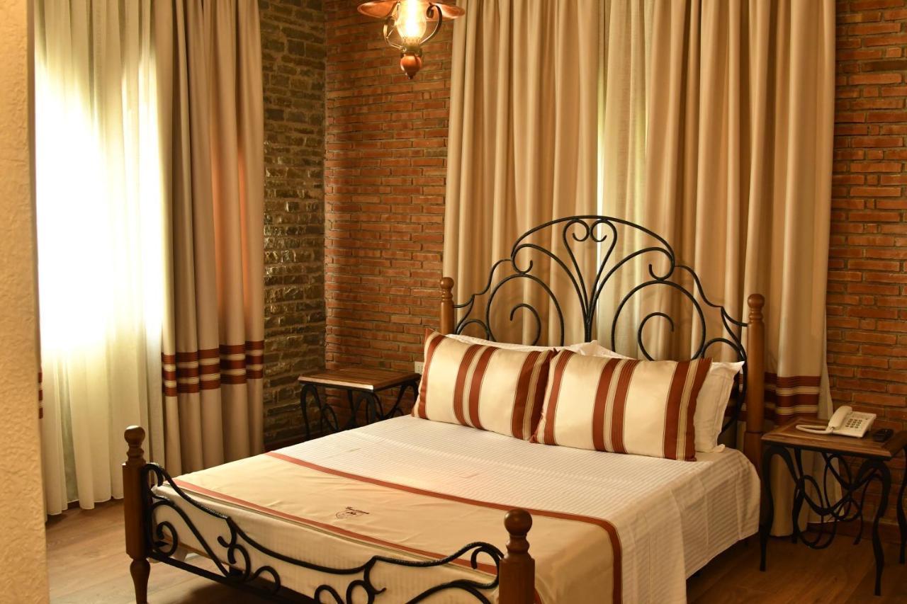 Hotel Restaurant Emblema Petrele Extérieur photo