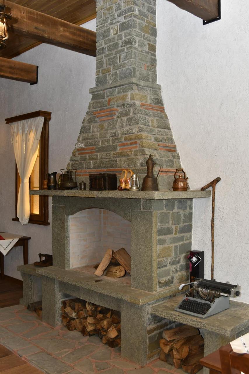 Hotel Restaurant Emblema Petrele Extérieur photo
