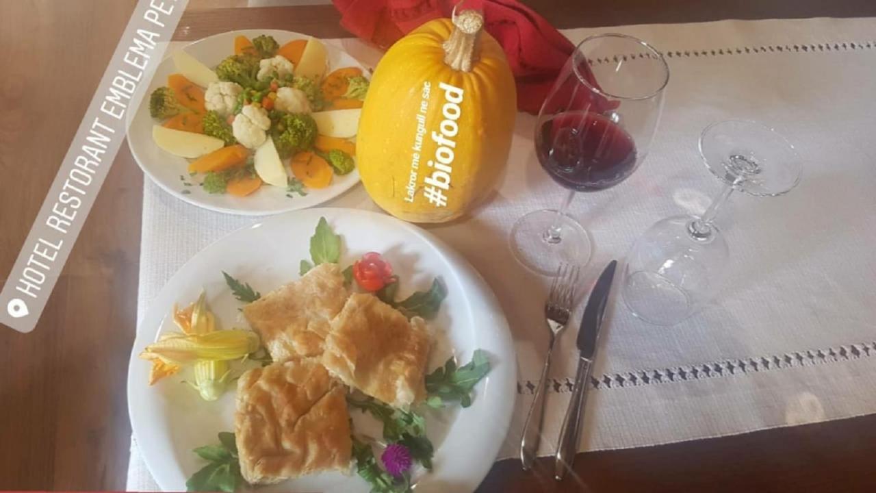 Hotel Restaurant Emblema Petrele Extérieur photo