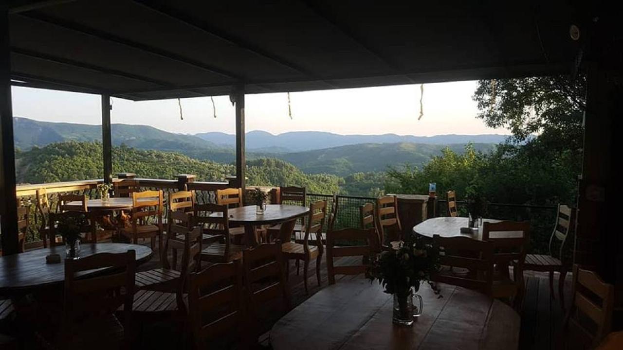 Hotel Restaurant Emblema Petrele Extérieur photo