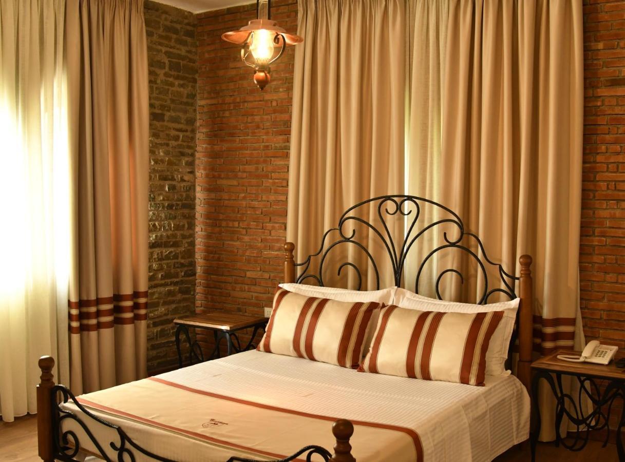 Hotel Restaurant Emblema Petrele Extérieur photo